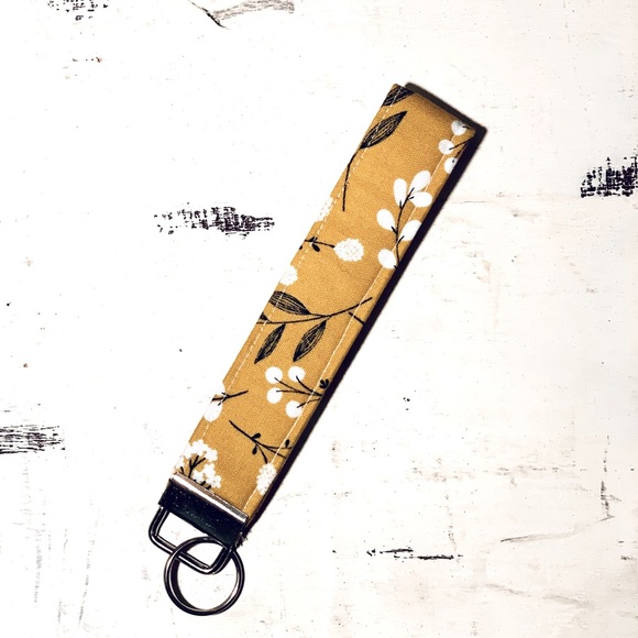 Happy Lipgloss Keychain KeyFob Yellow Flower Leaf - Picture 3 of 4